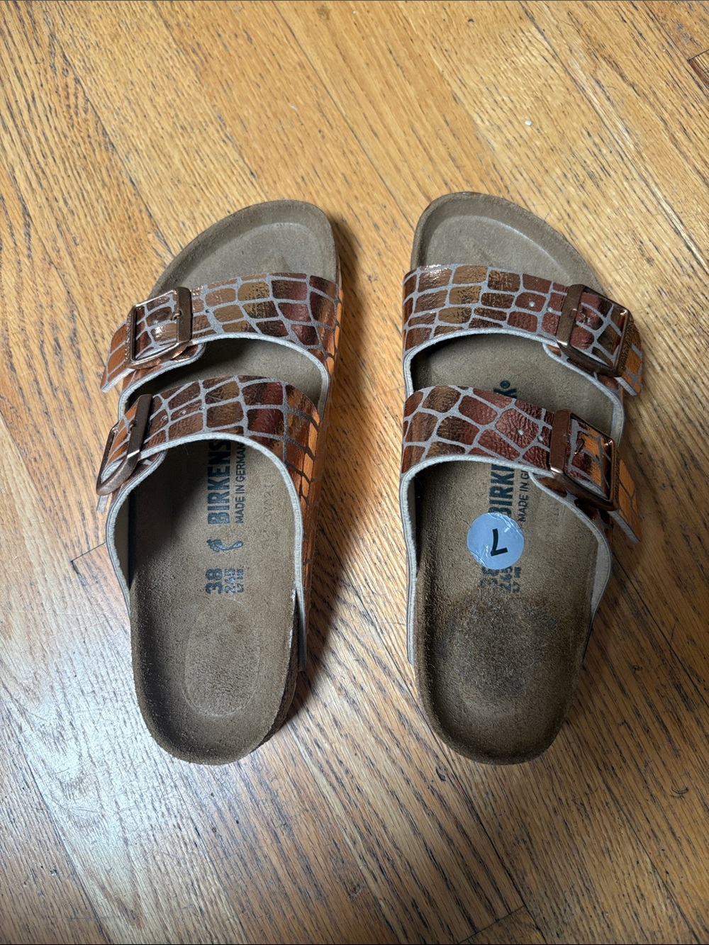 NEW women’s size 7 Birkenstock Copper Croc-Embossed Sandals - Picture 6 of 8